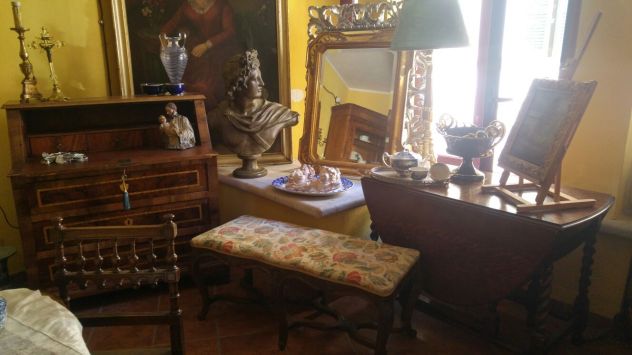 Panca biposto in legno intarsiato e tessuto fiorato
