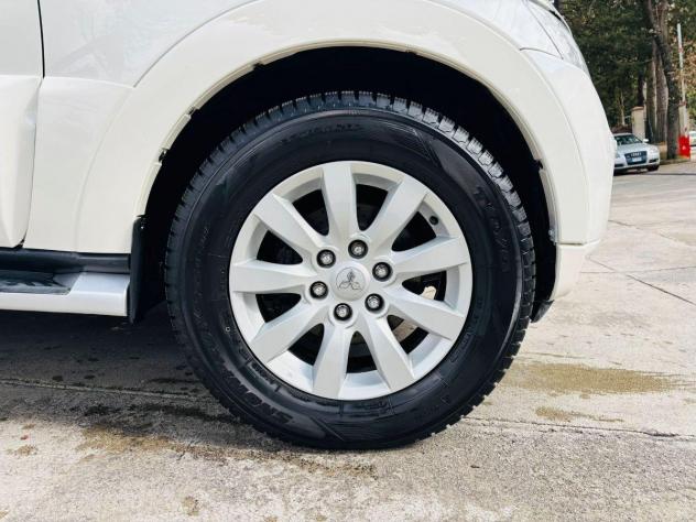 Mitsubishi Pajero 3.2 DI-D 200cv Aut. 7p.Instyle Full - Foto 9