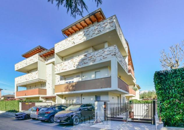 Appartamento di 95 m² con 3 locali e box auto in vendita a Seregno - Foto 2