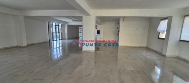 PIAZZA POMPIERI - N. 2 locali al 2° e 3° p. c/a - 300mq ca. cad. - vano unico open space. Posizione centrale, ottimo contesto. Euro 2.000 cad. CL GI - Foto 7