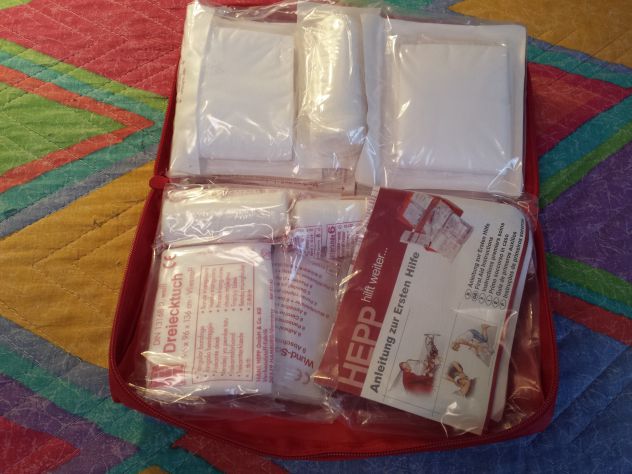 FIRST AID KIT Kit Pronto Soccorso Auto BMW AUDI Mercedes DIN 13164 Original NEW