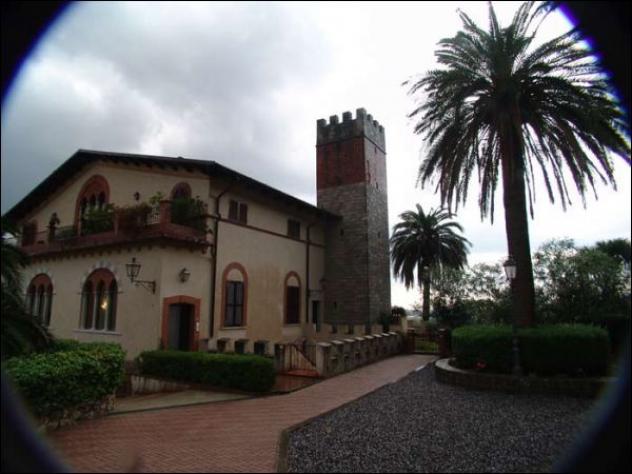 Pentalocale in vendita a Ameglia