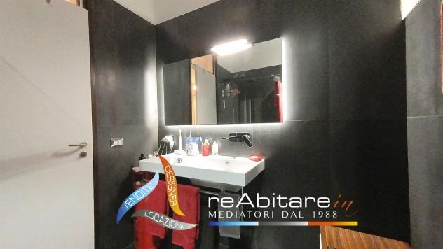 Villa Luminosa nel Verde: Privacy, Comfort e Spazi per la Famiglia - Foto 16