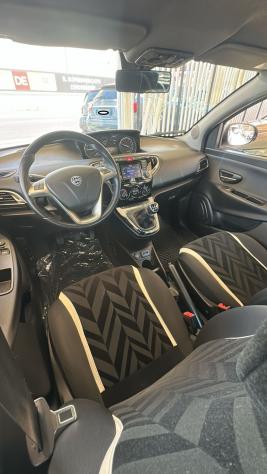 LANCIA YPSILON 1,2 - Foto 6