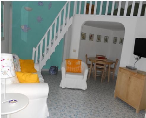 PROCIDA CENTRO STORICO (Piazza dei Martiri) periodo ESTIVO - Foto 3