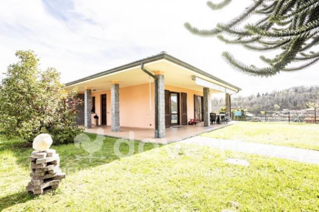 Villa di 280 m² con 5 locali e box auto in vendita a Cittiglio