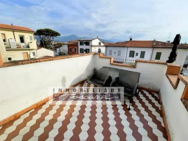 CASA INDIPENDENTE di 10 vani e di 230 mq (VIAREGGIO - Viareggio) rif. A1017 - Foto 10
