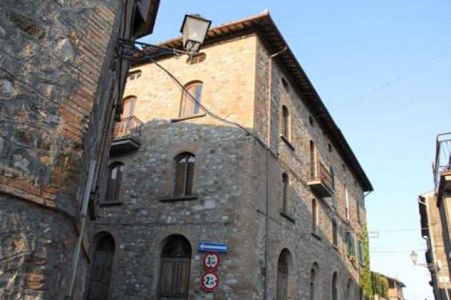 Monterubiaglio - palazzetto cielo-terra con giardino in vendita