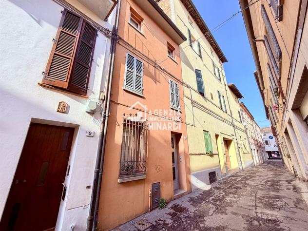 FAENZA CENTRO STORICO – TERRA-CIELO INDIPENDENTE RISTRUTTURATO CON SAUNA PRIVATA E FINITURE DI PREGIO - Foto 3
