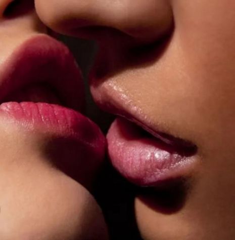 COPPIA DI AMICHE ITALIANE BIONDA/MORA MOLTO SEXY E BIRICCHINE - Foto 3 Tel:3755524140