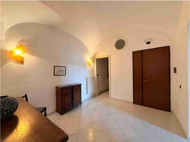 AMPIO APPARTAMENTO CON GIARDINO PRIVATO, 2 POSTI AUTO E DOPPIO INGRESSO - Foto 9
