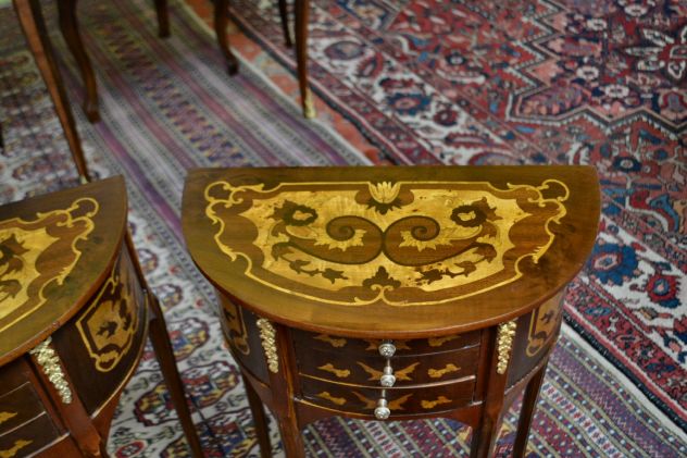 Coppia di tavolini-comodini mezzo giro stile Luigi XV - Foto 3
