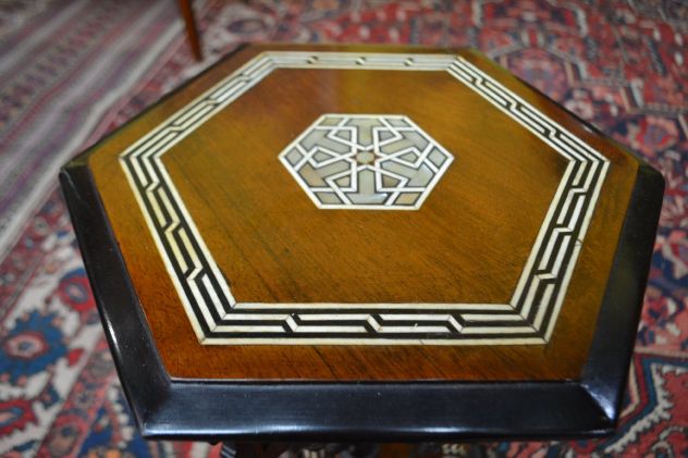 Tavolino orientale d’appoggio esagonale del XX secolo - Foto 2