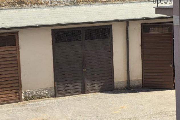 Box / Garage di 15 m² in vendita a Capranica
