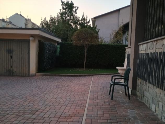 La posizione strategica dell’immobile permette ottimi collegamenti con il centro città grazie ai mezzi pubblici nelle vicinanze; - Foto 5