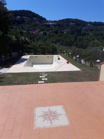 Porzione di bifamiliare con ampio giardino e piscina vendesi - Foto 2