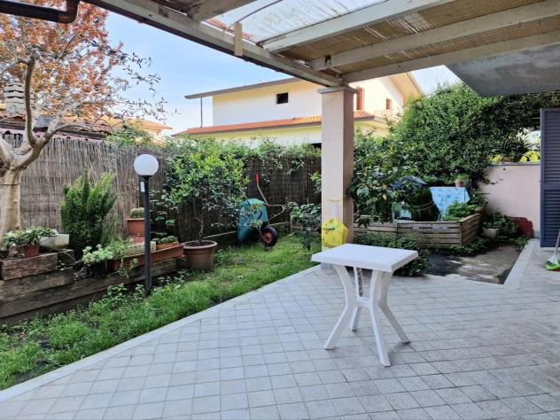 RONCHI, 700 m dal mare e vicino a tutti servizi, appartamento con giardino e ingresso indipendente facente parte di un piccolo fabbricato di recente - Foto 9