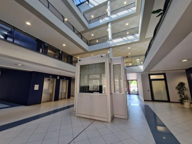 Immobile di 240 m² con 1 locale in affitto a Pero - Foto 3