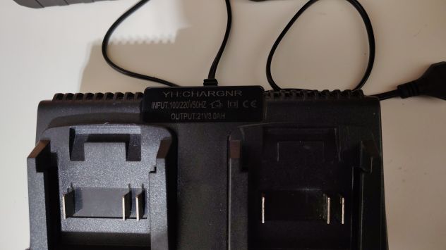 batterie nuove n.2 da 18V-21V da 4.5 Ah +caricatore - Foto 2