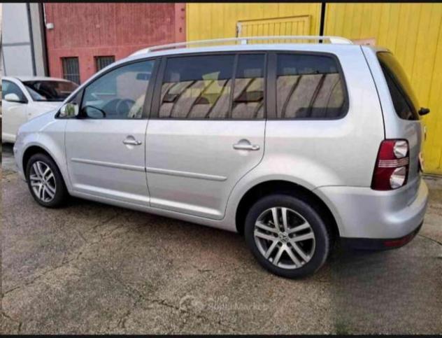 VOLKSWAGEN Touran 2.0 16V TDI Highline 7 porte rif. 23961264 - Foto 9