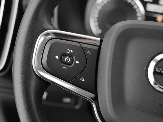 Volvo XC40 T2 automatico Momentum Pro - Foto 8