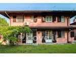 Villa di 410 m² con più di 5 locali e box auto doppio in vendita a Barzana