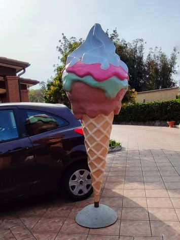 Insegna pubblicitaria per glateria: Cono gelato in vetroresina - Foto 4