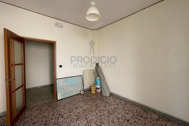 Spazioso appartamento con ampio loggiato in vendita a Bisceglie - Foto 8