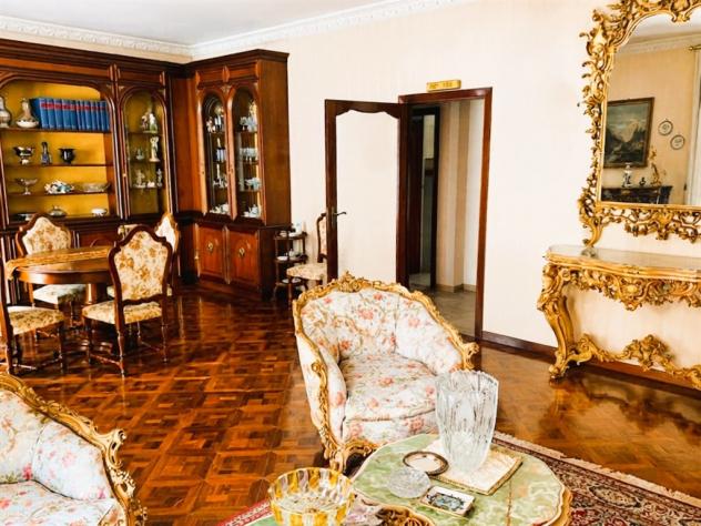 ELEGANZA, SPAZIO E CENTRALITÀ: AMPIO APPARTAMENTO SIGNORILE IN PARCO FRASCINO - Foto 5