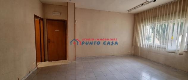 VIA VIRGILIO – Appartamento non arredato al P.T. rialzato, 130 mq ca. – 4 vani + acc. + n. 2 p.auto. Buone condizioni. Euro 500 CL GI - Foto 4