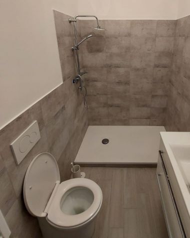 Operaio montaggio mobili box doccia e sanitari - Foto 3
