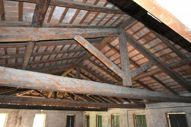 RUSTICO di 10 vani e di 500 mq (VAZZOLA) rif. RG44_9