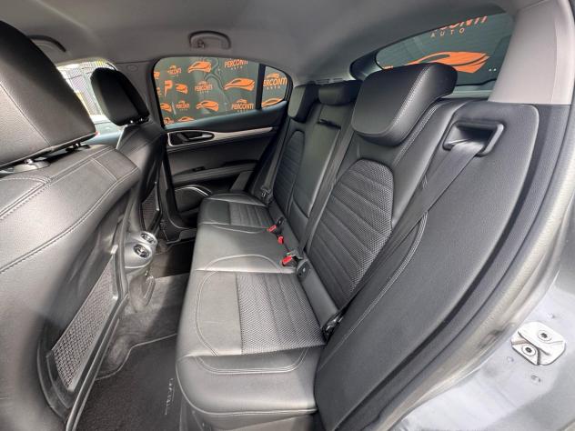 Alfa Romeo Stelvio 2.2 Turbodiesel 210 CV AT8 Q4 Executive - Foto 9