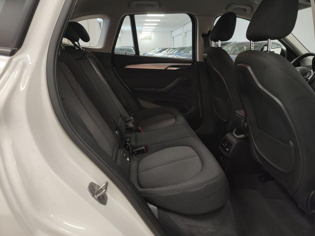 BMW X1 xdrive25e Bus.Adv auto CarPlay Sensori FariLED - Foto 6