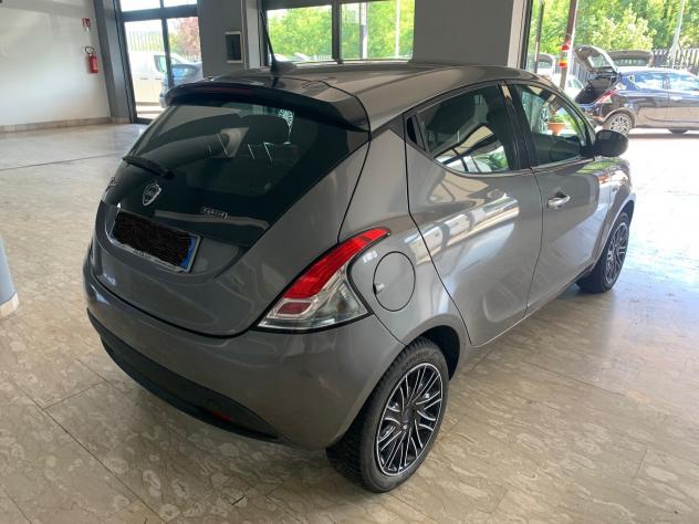 Lancia Ypsilon 1.0 FireFly 5 porte S&S Hybrid Silver Plus - Foto 3