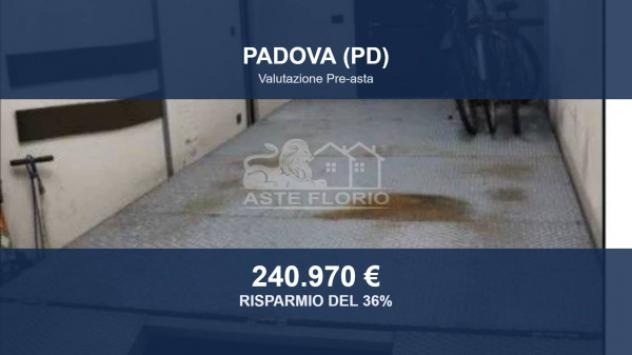 Immobile in asta di 113 m², box auto in vendita a Padova