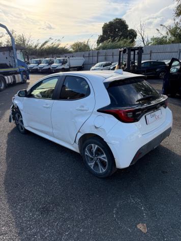 Toyota Yaris 1.5 Hybrid SINISTRATA - Foto 2