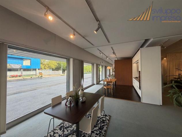 CAPANNONE CON VETRINE IN VENDITA A LIMBIATE - Foto 11