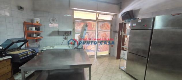 VIA ARCHI – Locale artigianale + p.auto – 65mq ca. - 2 vani, doppio ingresso. Buone condizioni, attualmente locato. Euro 90 mila CL G - Foto 2
