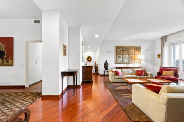 Appartamento di 230 m² con più di 5 locali e box auto in vendita a Milano - Foto 2