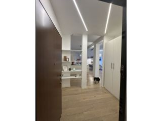 Bilocale di design con doppio balcone
