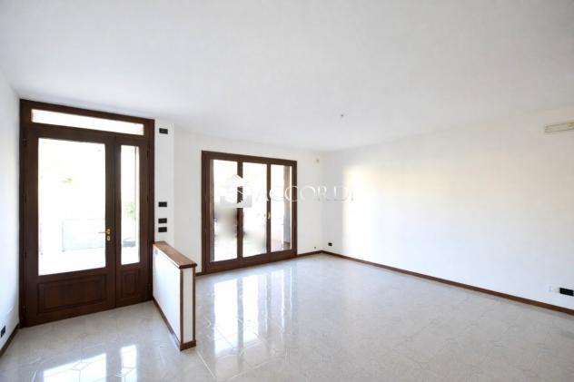 VILLA A SCHIERA di 4 vani e di 252 mq (CAERANO DI SAN MARCO) rif. CM5_1 - Foto 4