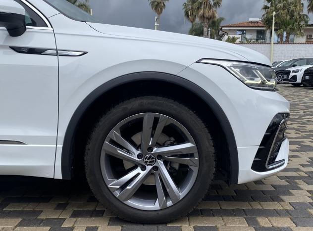 Volkswagen Tiguan R-Line 2.0 TDI 150 CV DSG - Foto 8