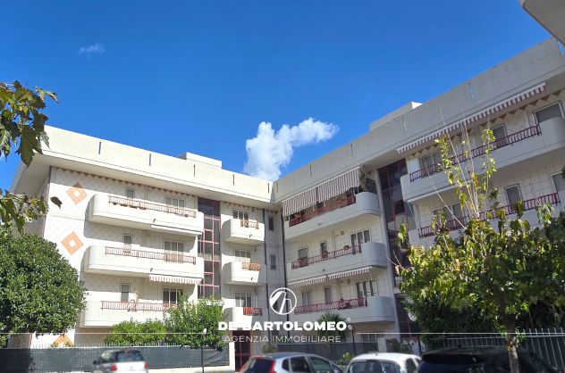 Via Lago Maggiore appartamento rifinito con posto auto