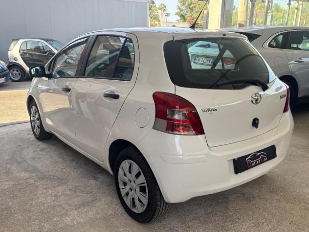 TOYOTA - Yaris - 1.0 5p. Now - Foto 4