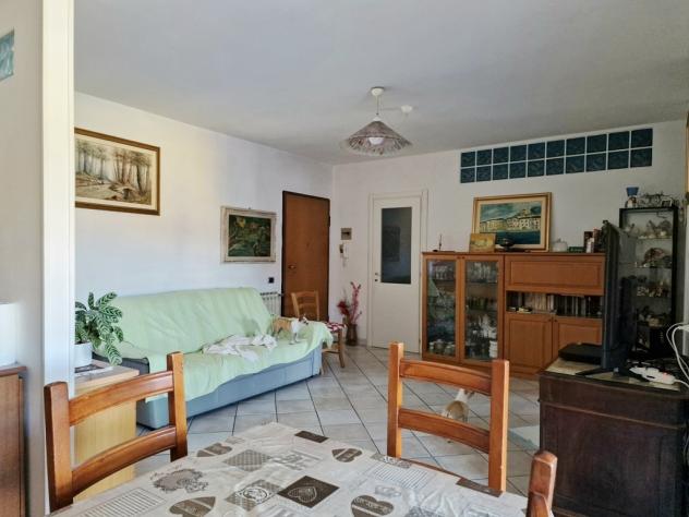 MARINA DI MASSA, a circa 1 km dal mare, appartamento completamente ristrutturato posto al piano secondo e composto di ampio soggiorno con angolo cottu - Foto 6