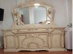 Vendo mobili sala stile veneziano bianco anticato.
