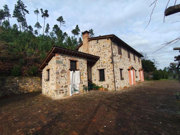 Casale in vendita a Colle di Compito - Capannori 260 mq Rif: 1386144