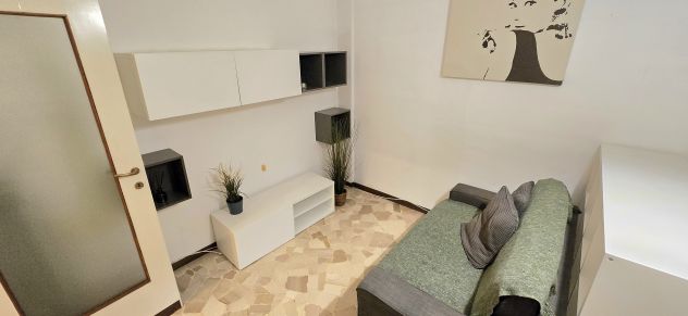 AMPIO MONOLOCALE ARREDATO MM2 UDINE/VIA TOLMEZZO - Foto 3