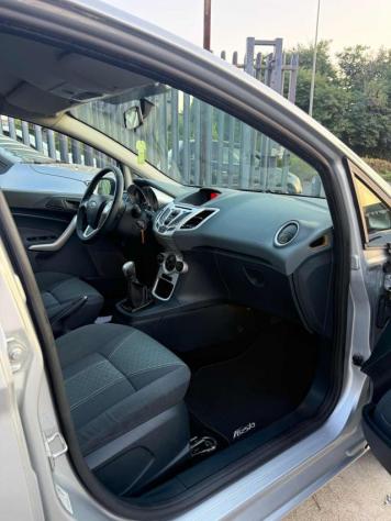 FORD Fiesta 1.4 TDCi 68CV 5 porte Titanium rif. 24016215 - Foto 9